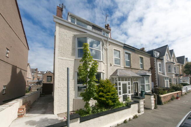 5 bed property, in Caroline Road, £259,000