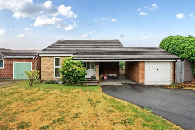3 bed property, in Pennine Way, £425,000