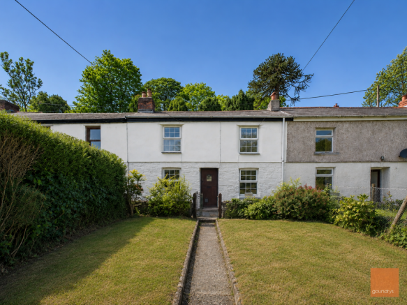 2 bed property, in Station Road, £235,000