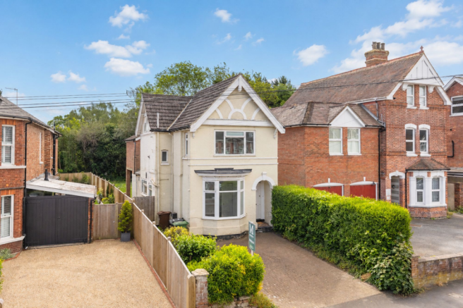 4 bed property, in Upper Grosvenor Road, £800,000