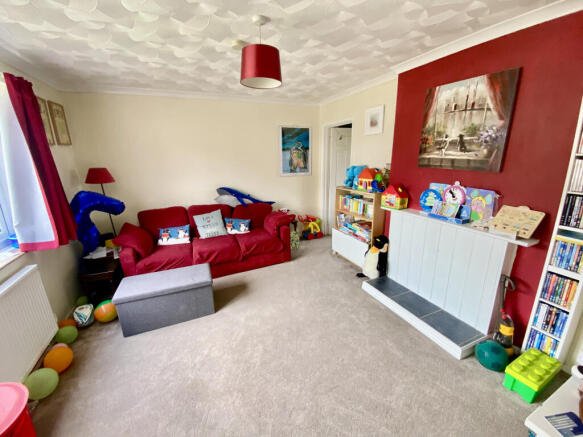 3 bed property, in Broadsmith Avenue, £230,000