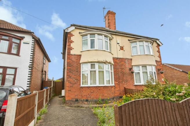 2 bed property, in Reginald Road North, £95,000