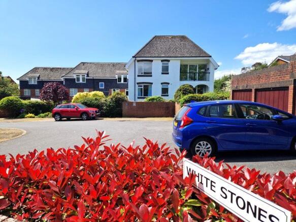 2 bed property, in Cranford Avenue, £175,000