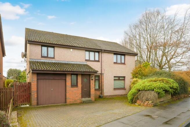 5 bed property, in Moubray Road, £345,000