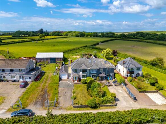 3 bed property, in Reigit Lane, £425,000
