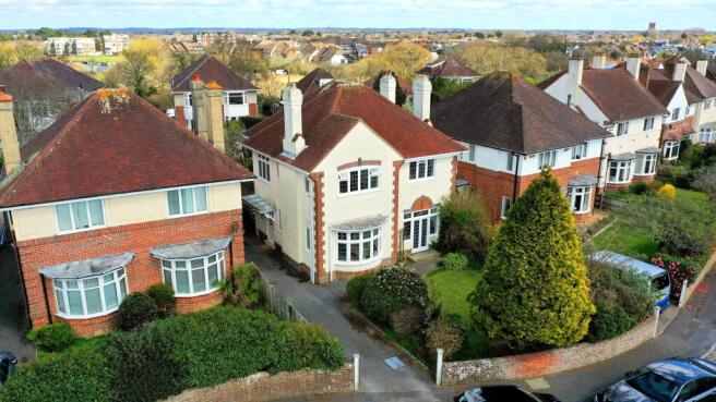 3 bed property, in Donnelly Road, £650,000