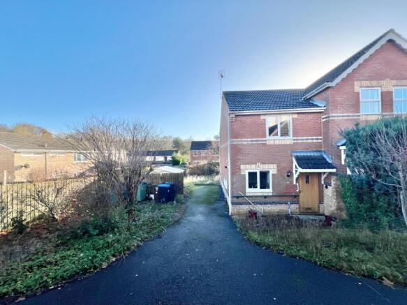 2 bed property, in Inglenook Close, £100,000