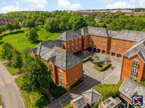 3 bed property, in Vernier Crescent, £320,000