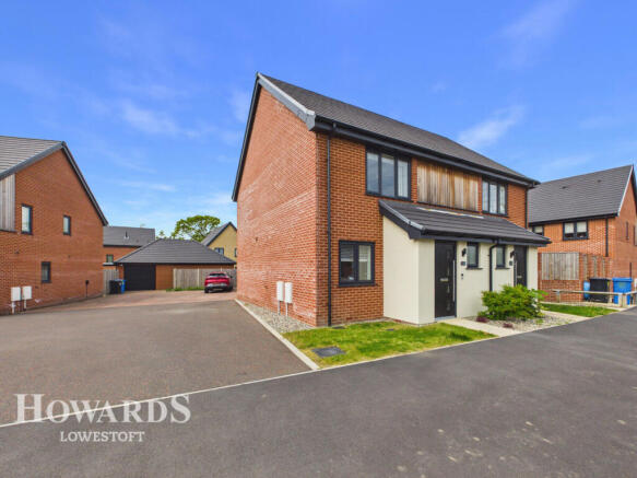 2 bed property, in Lime Avenue, £220,000