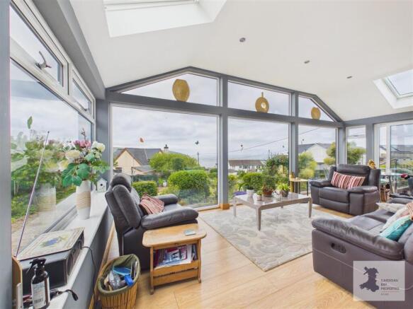 3 bed property, in Gwbert, £550,000