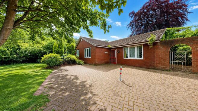 3 bed property, in Rivington Road, £250,000