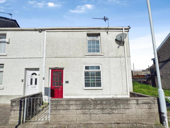 2 bed property, in Glantawe Street, £135,000