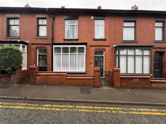 3 bed property, in Oldham Road, £269,950