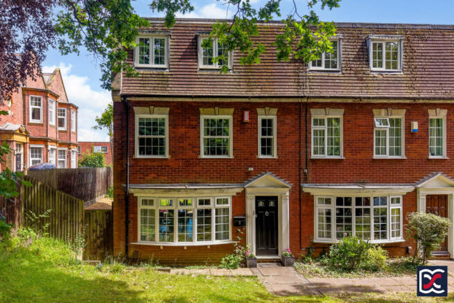 4 bed property, in Harlestone Court, £325,000
