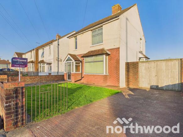 2 bed property, in Kingsnorth Road, £325,000