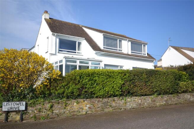 4 bed property, in Listowel Drive, £480,000