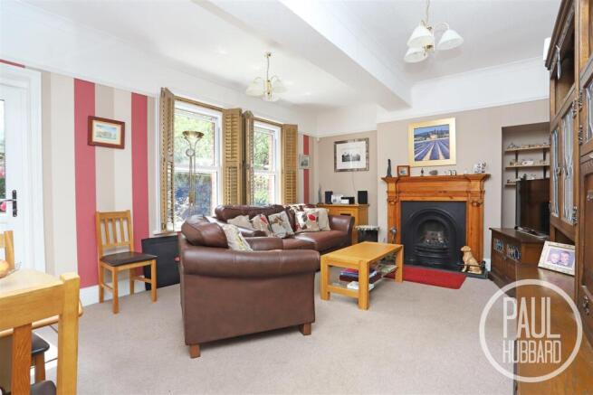2 bed property, in Rectory Road, £210,000
