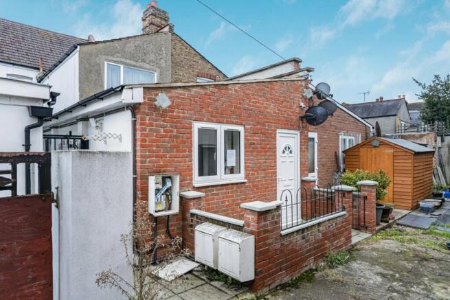 1 bed property, in Parchmore Road, £135,000