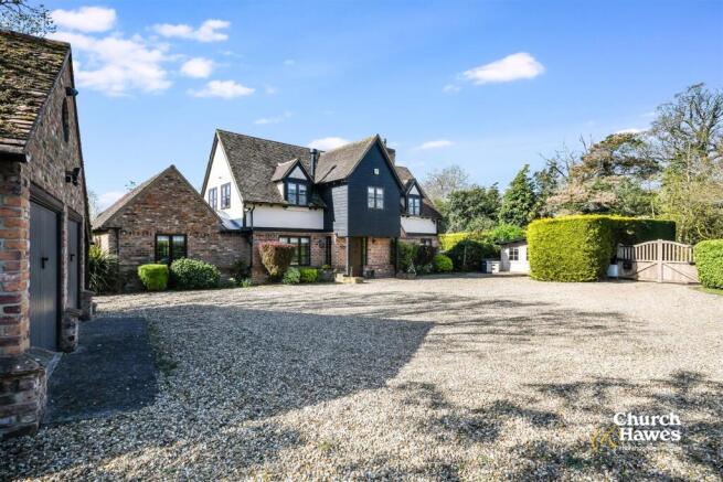 4 bed property, in Woodhill Road, £1,500,000