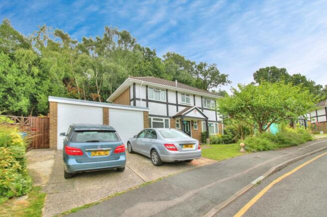 4 bed property, in Beech Glen, £700,000