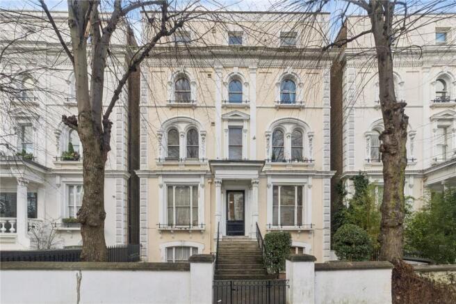 1 bed property, in Pembridge Crescent, £595,000