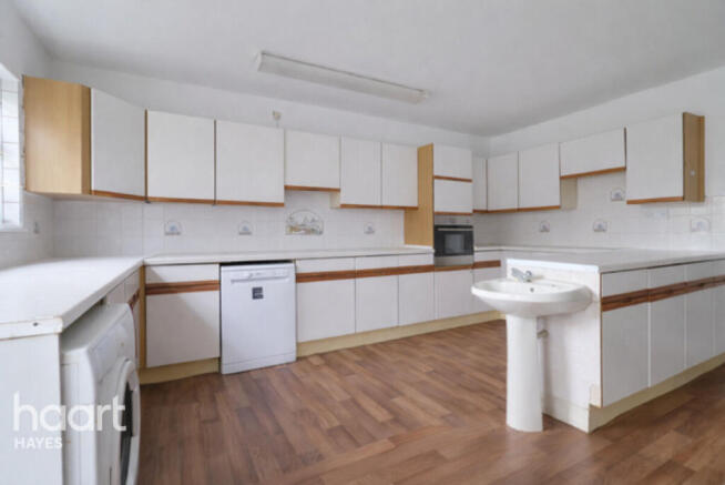 3 bed property, in Croyde Avenue, £600,000