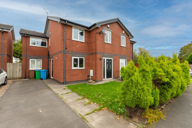 4 bed property, in 138 Halliwell Street, £290,000