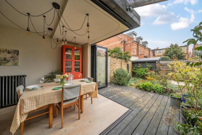 4 bed property, in Borough Road, £1,175,000