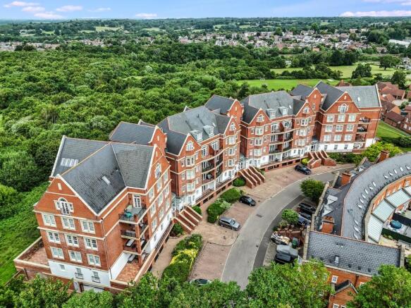 1 bed property, in Rhapsody Crescent, £300,000