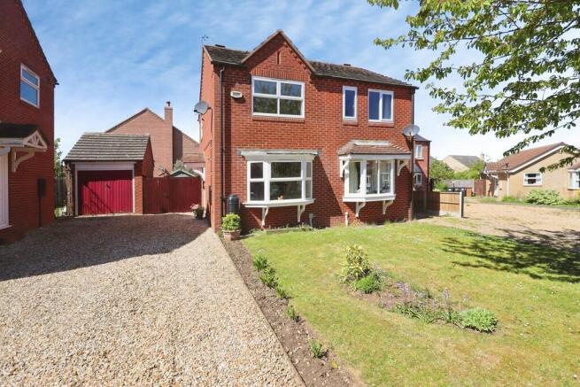2 bed property, in Megs Lane, £197,500