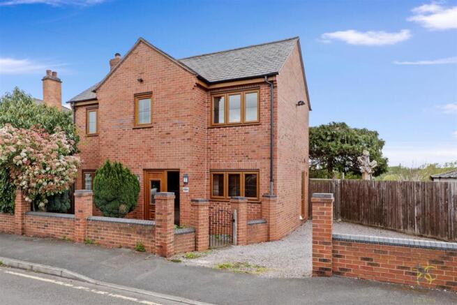 3 bed property, in Albert Road, £350,000