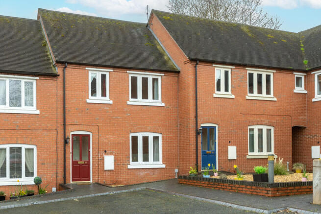 2 bed property, in Drayton Mill Court, £165,000