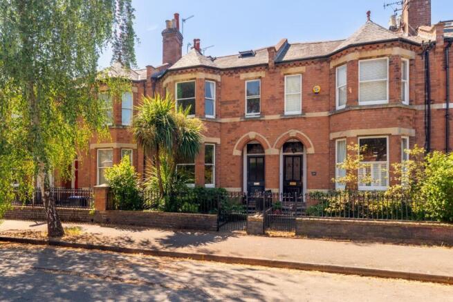 6 bed property, in Gaveston Road, £895,000