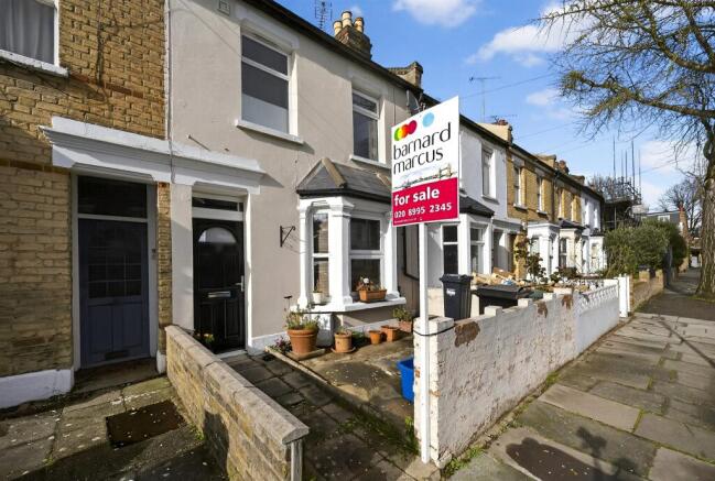 3 bed property, in Quick Road, £1,100,000