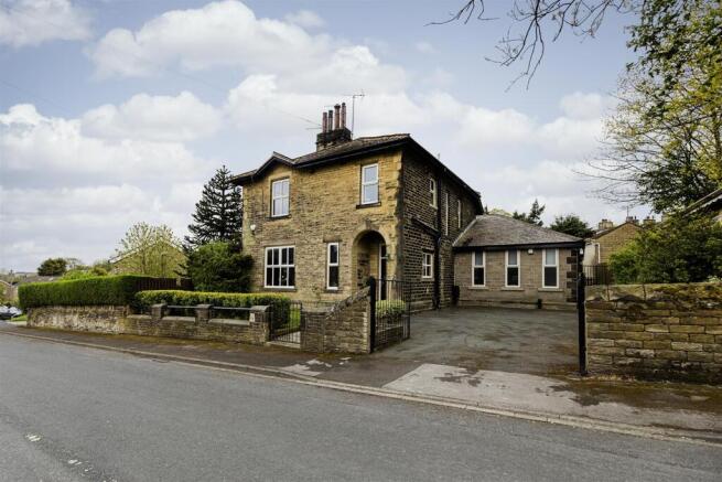 4 bed property, in Hillswood, £565,000