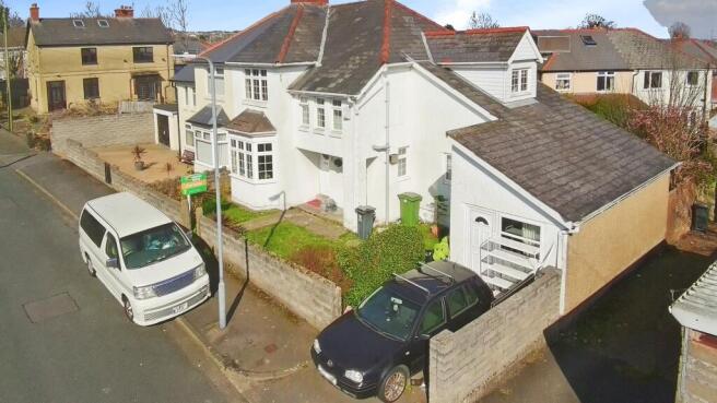 3 bed property, in Pwllmawr Avenue, £290,000
