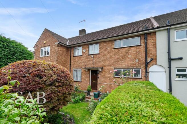 3 bed property, in Melrose Close, £495,000