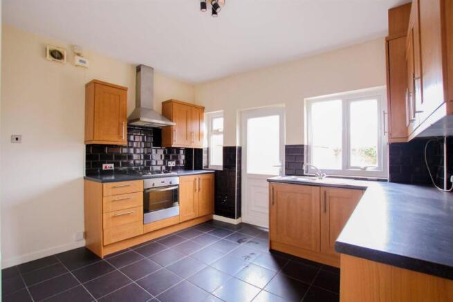 2 bed property, in Catherine Street, £115,000