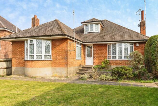 4 bed property, in Lawford Rise, £425,000