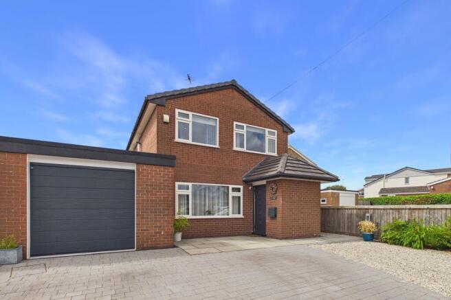 3 bed property, in Myrtle Avenue, £365,000
