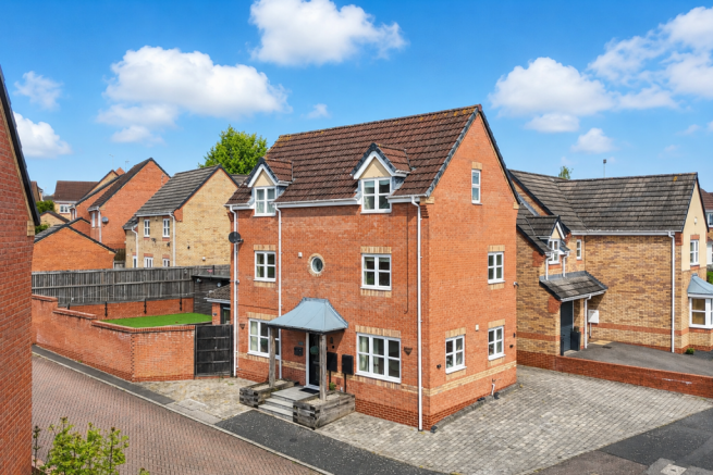 4 bed property, in Home Avenue, £385,000