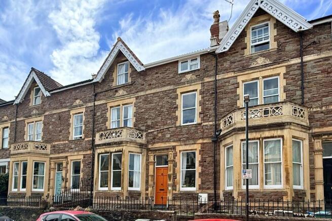8 bed property, in Manor Park, £925,000