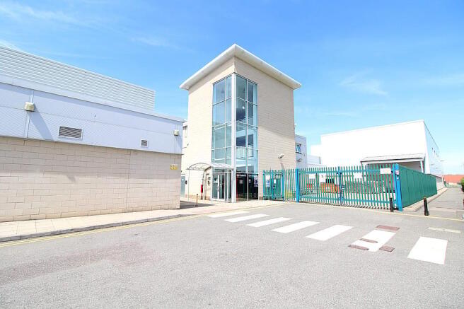 2 bed property, in Misterton Court, £100,000