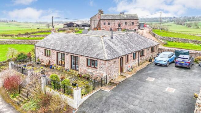 4 bed property, in Pallet Hill, £625,000