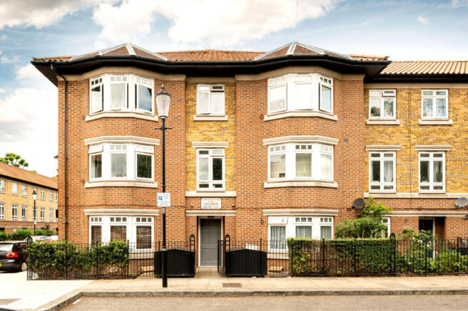 1 bed property, in Hillman Drive, £400,000