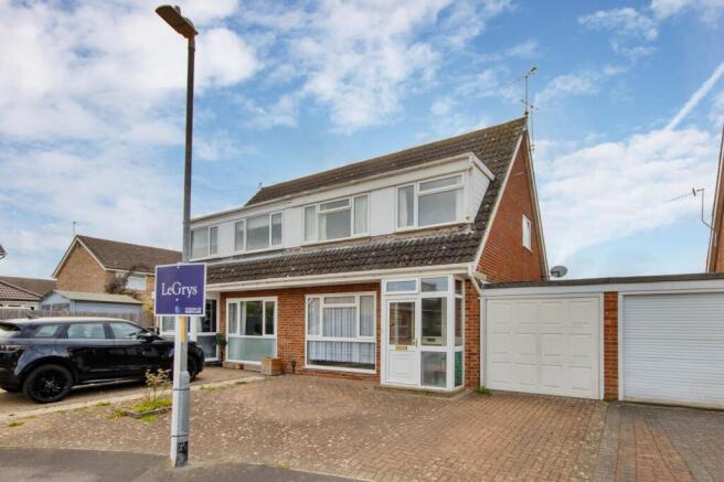 3 bed property, in Streatfeild, £440,000