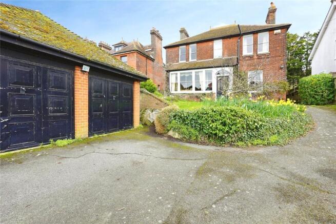 6 bed property, in Salisbury Road, £550,000