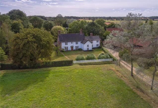 4 bed property, in Great Common Road, £950,000