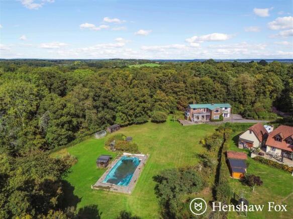 5 bed property, in Woodlands Drive, £1,495,000