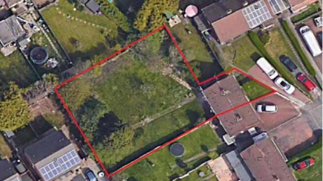 2 bed property, in Rough Hills Close, £180,000